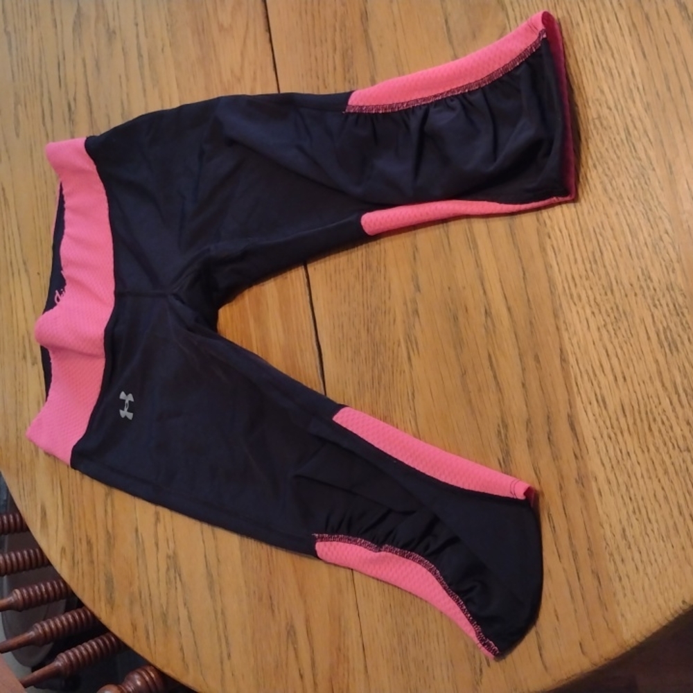 Under Armour cropped work out pants size small
